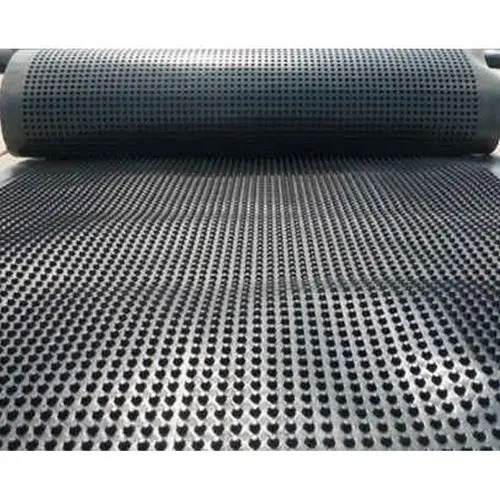 Is the composite three-dimensional drainage board divided into front and back sides?