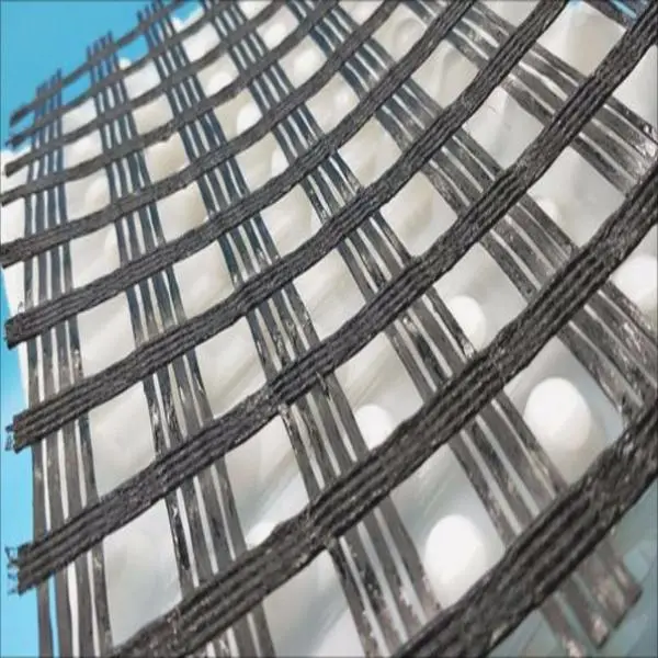What are the applications of geocomposite drainage grids in landfills