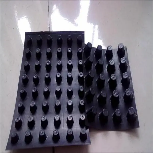 What are the vertical requirements for plastic drainage boards?