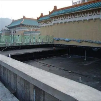 What are the functional characteristics of common water storage and drainage boards