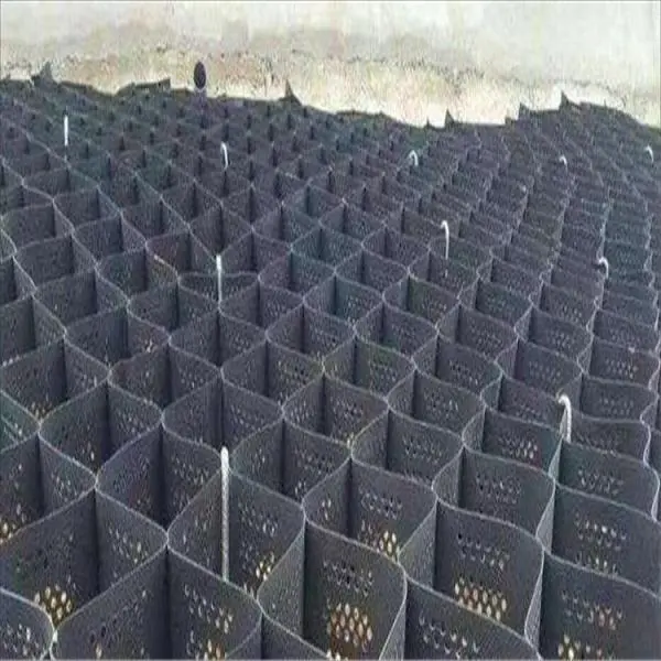 Construction of retaining walls using geocells