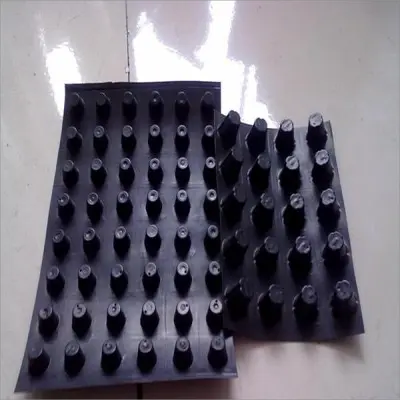 What are the verticality requirements for plastic drainage boards